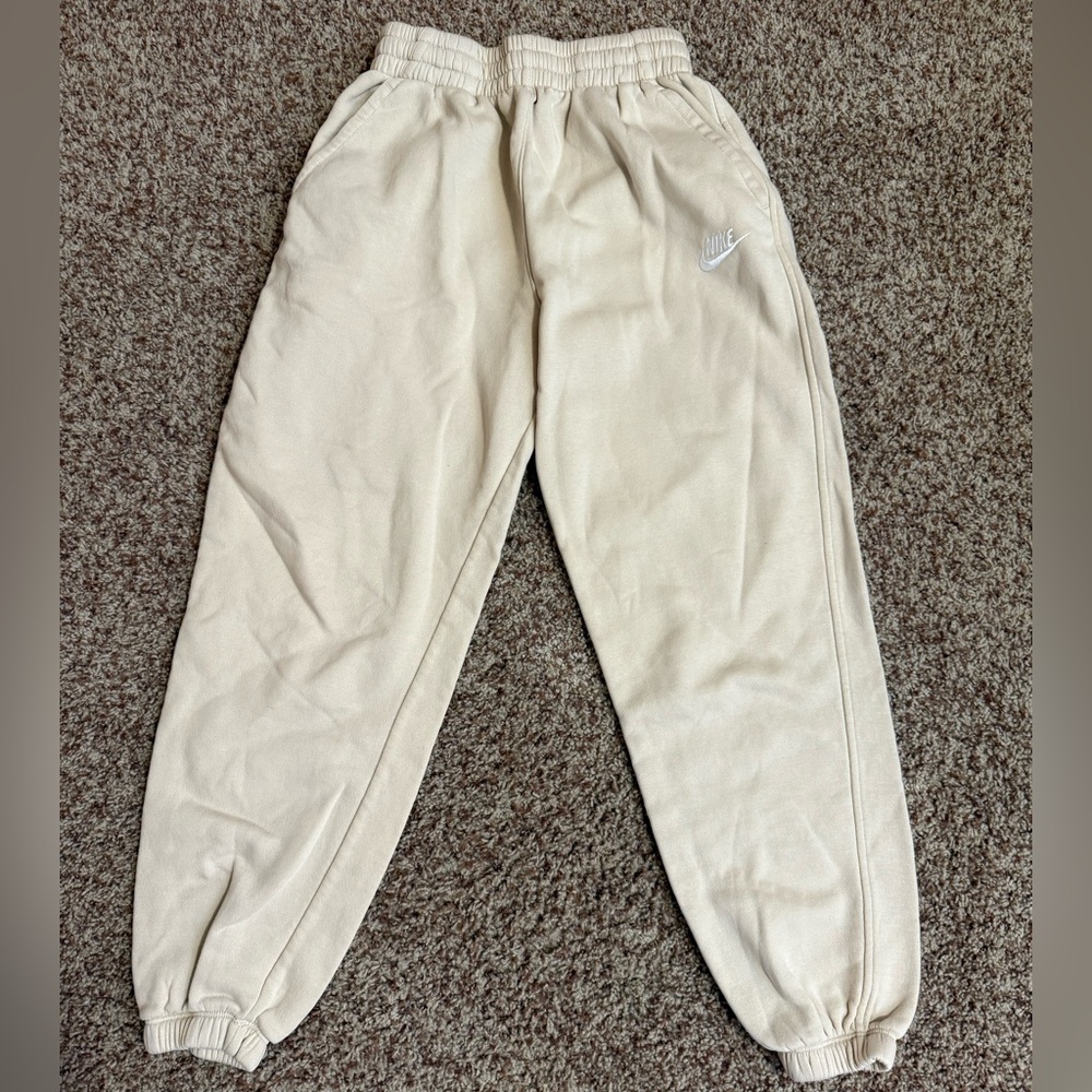 Nike Girls’ Sportswear Club Fleece Oversized Joggers